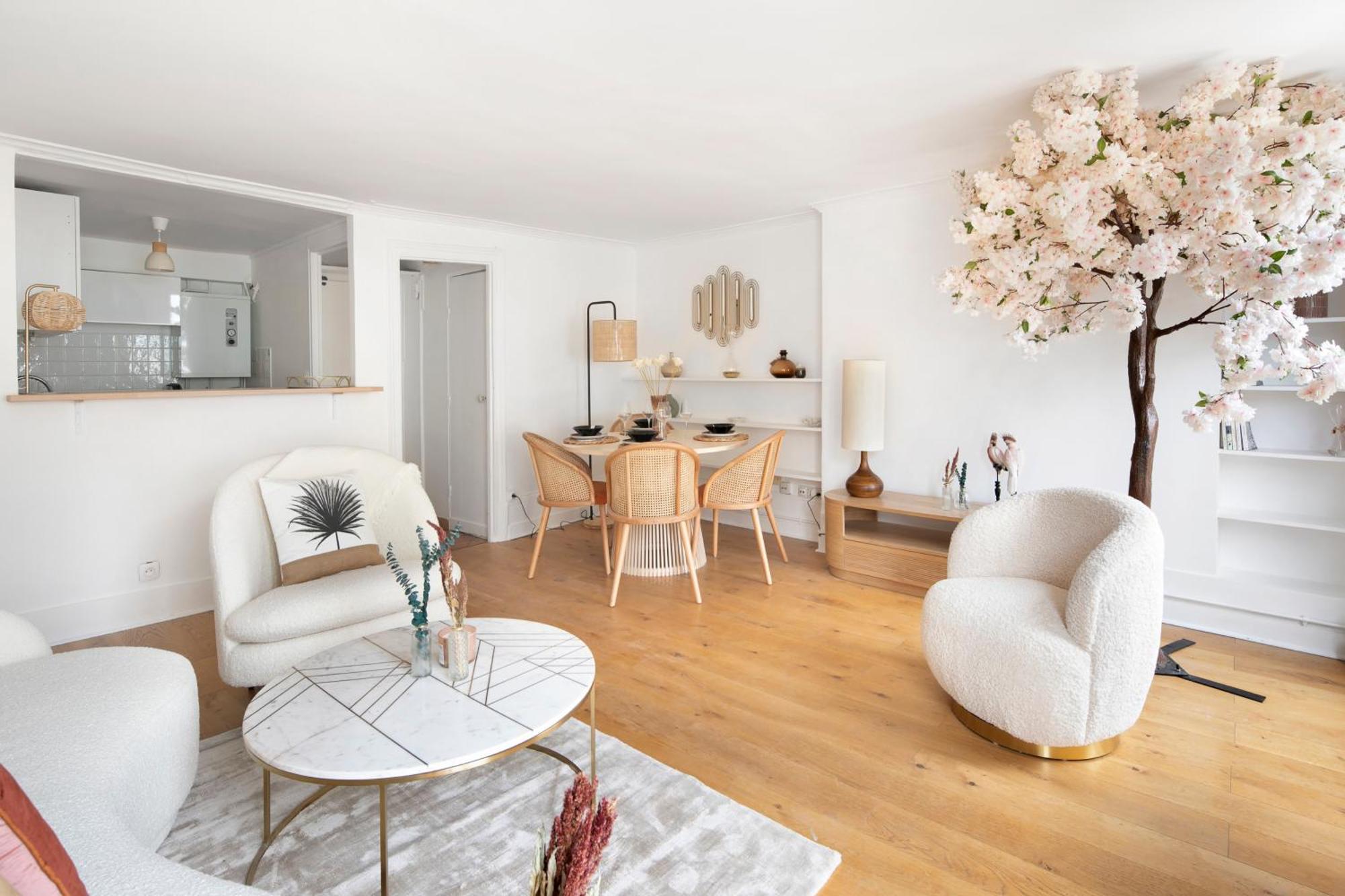 123Paris City Room photo