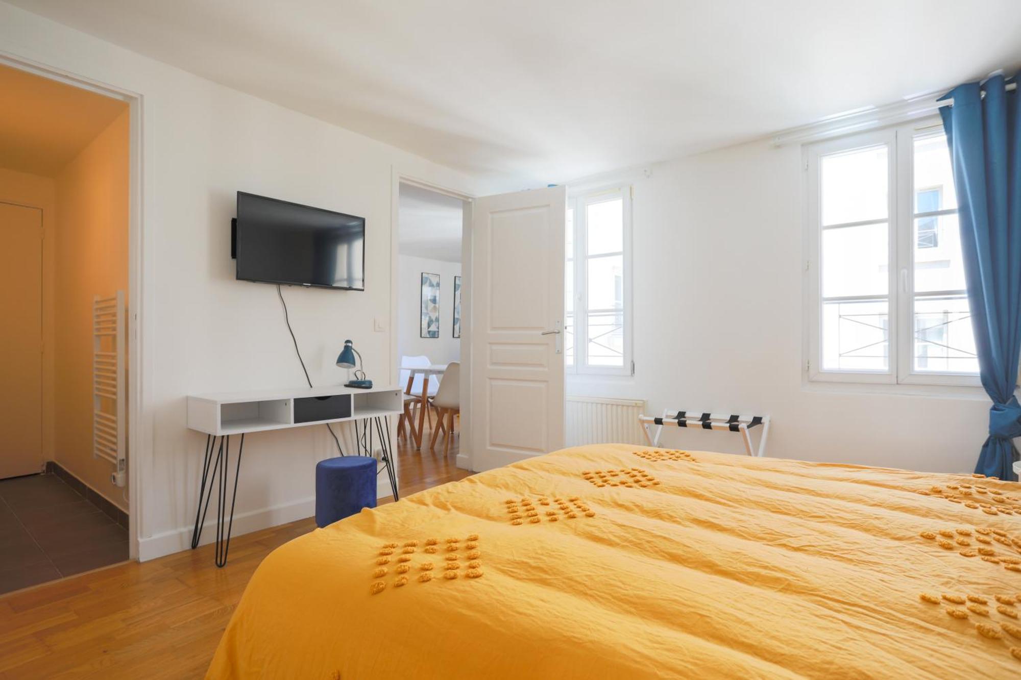 123Paris City Room photo