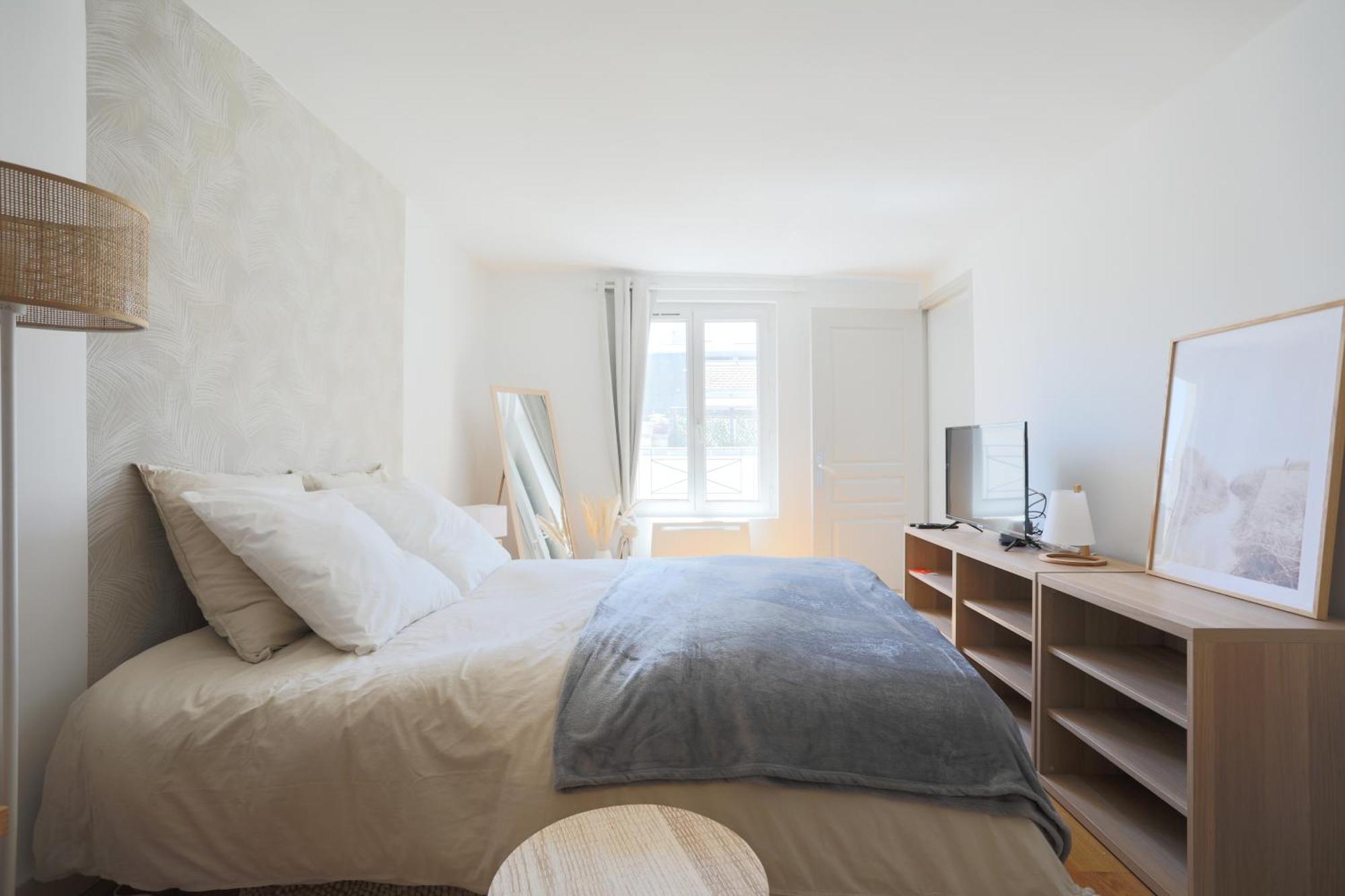 123Paris City Room photo